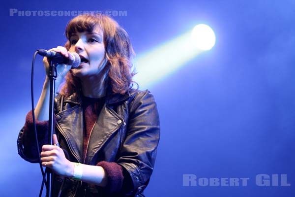 CHVRCHES - 2013-08-25 - SAINT CLOUD - Domaine National - Scene Pression Live - Lauren Eve Mayberry